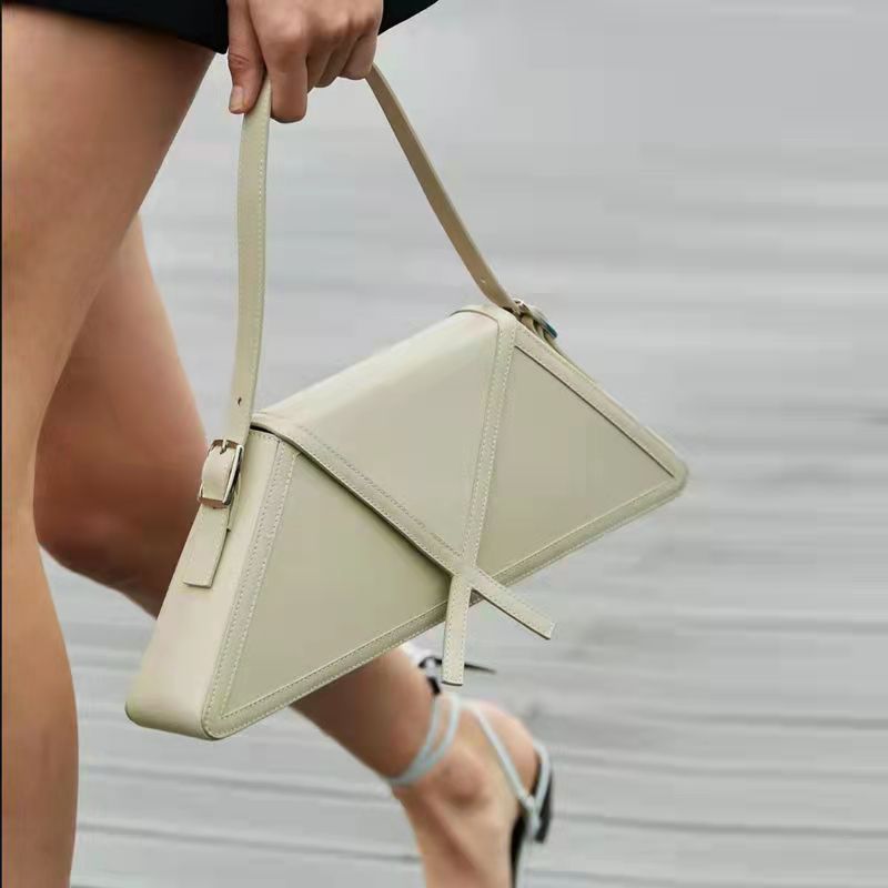 New fashionable minimalist bag with niche design, women's trendy single shoulder handbag, underarm bag